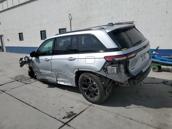1C4RJHAG4R8563873 2024 JEEP GRAND CHEROKEE - Image 2