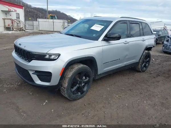 1C4RJHAG4R8938404 2024 JEEP GRAND CHEROKEE - Image 2