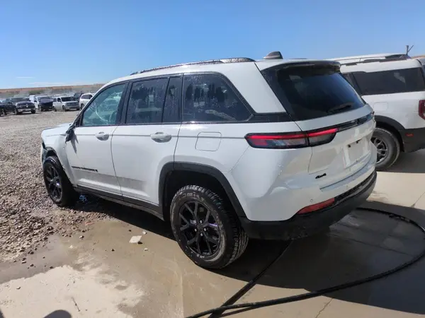 1C4RJHAG4RC150607 2024 JEEP GRAND CHEROKEE - Image 2