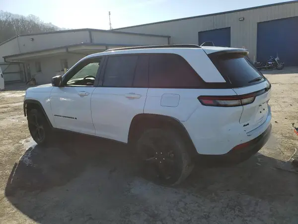 1C4RJHAG5PC517074 2023 JEEP GRAND CHEROKEE - Image 2