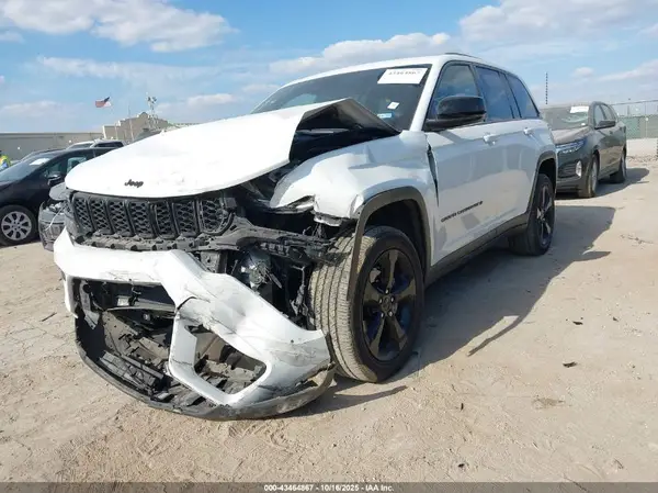 1C4RJHAG5PC570096 2023 JEEP GRAND CHEROKEE - Image 2