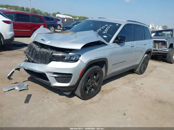 1C4RJHAG5PC659828 2023 JEEP GRAND CHEROKEE - Image 2