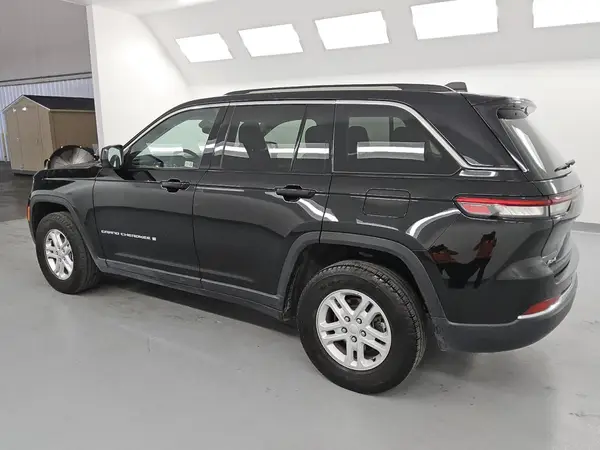 1C4RJHAG5PC674524 2023 JEEP GRAND CHEROKEE - Image 2