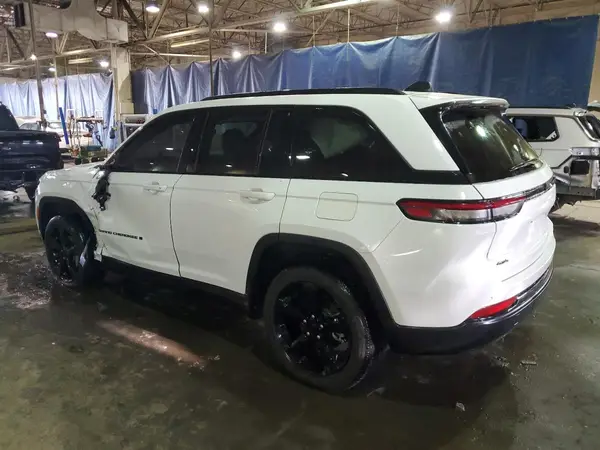 1C4RJHAG5R8570363 2024 JEEP GRAND CHEROKEE - Image 2