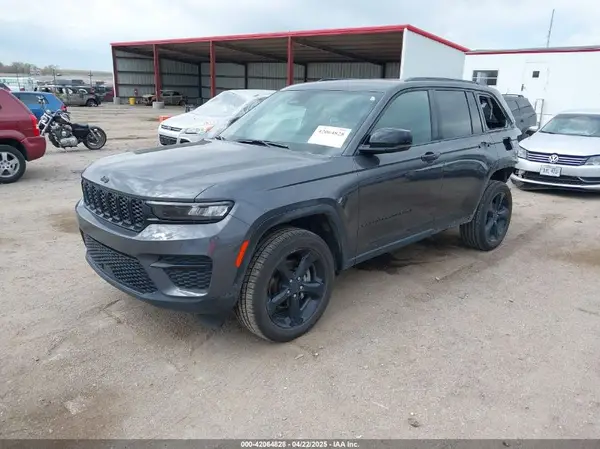 1C4RJHAG5R8951467 2024 JEEP GRAND CHEROKEE - Image 2