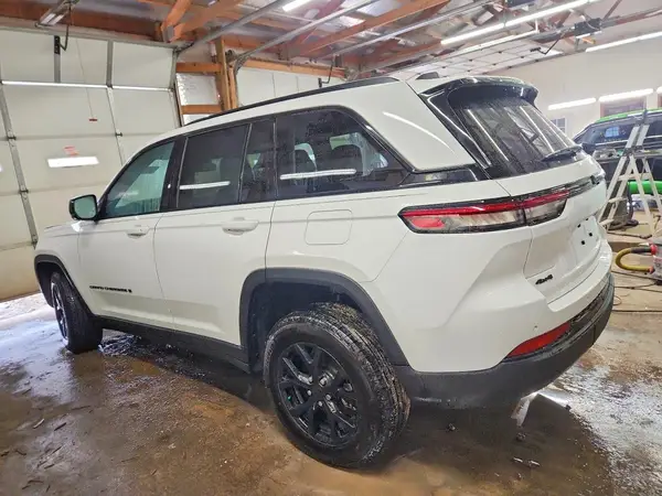 1C4RJHAG5SC274276 2025 JEEP GRAND CHEROKEE - Image 2