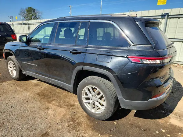 1C4RJHAG6P8900864 2023 JEEP GRAND CHEROKEE - Image 2