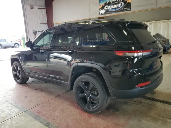 1C4RJHAG6PC516984 2023 JEEP GRAND CHEROKEE - Image 2