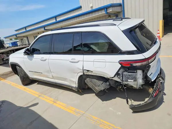 1C4RJHAG6PC561617 2023 JEEP GRAND CHEROKEE - Image 2