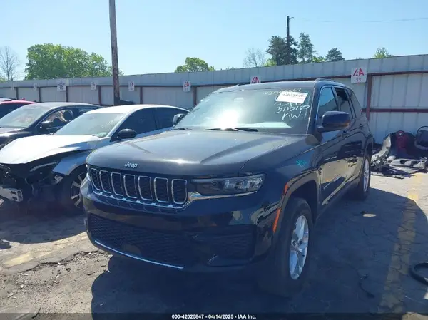 1C4RJHAG7P8910819 2023 JEEP GRAND CHEROKEE - Image 2