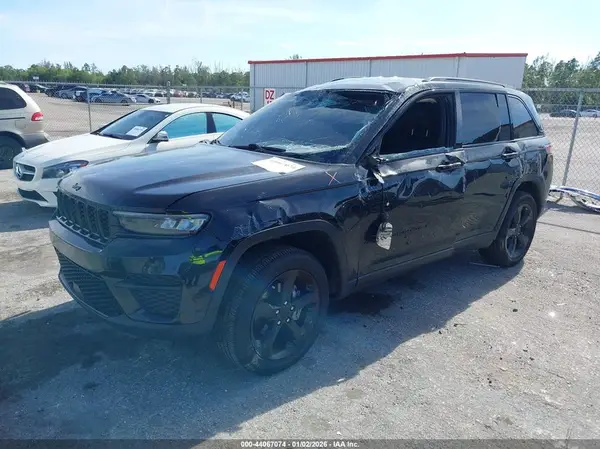 1C4RJHAG7PC561335 2023 JEEP GRAND CHEROKEE - Image 2