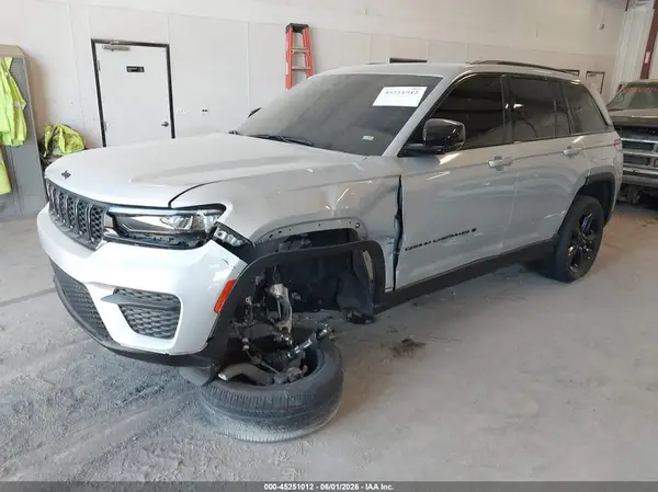 1C4RJHAG7PC582797 2023 JEEP GRAND CHEROKEE - Image 2