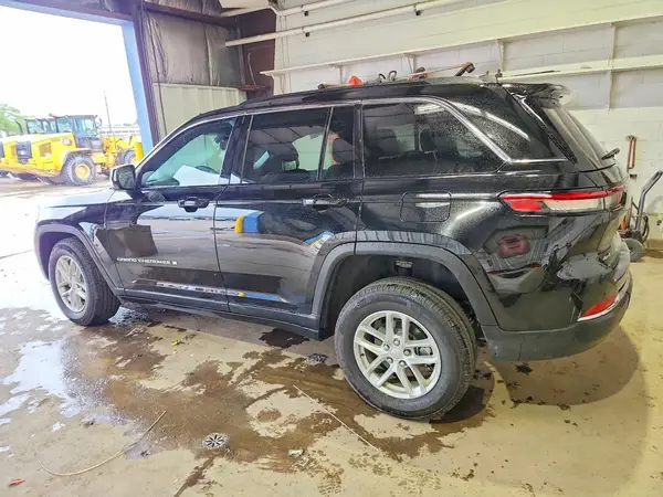1C4RJHAG7RC261474 2024 JEEP GRAND CHEROKEE - Image 2