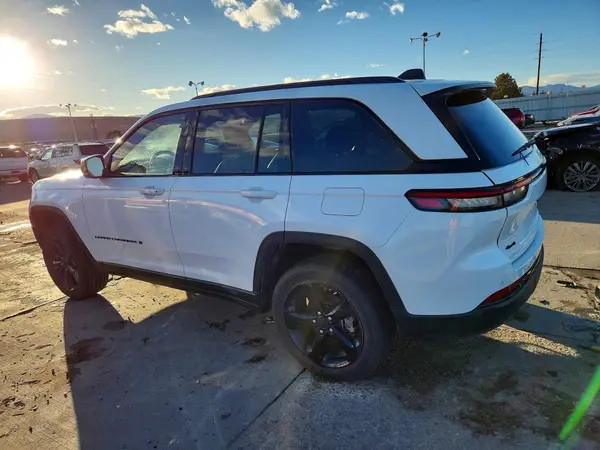 1C4RJHAG8P8870895 2023 JEEP GRAND CHEROKEE - Image 2