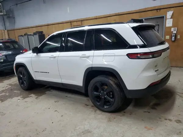 1C4RJHAG8PC521944 2023 JEEP GRAND CHEROKEE - Image 2