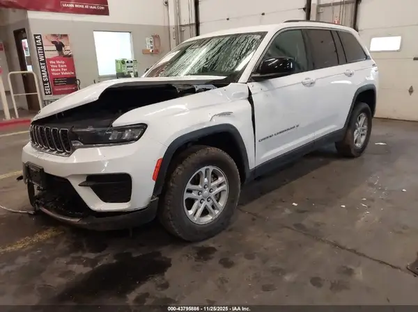 1C4RJHAG8PC640979 2023 JEEP GRAND CHEROKEE - Image 2