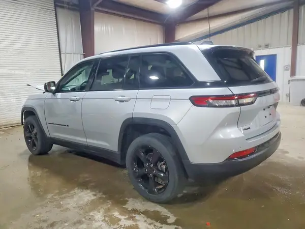 1C4RJHAG8R8949888 2024 JEEP GRAND CHEROKEE - Image 2