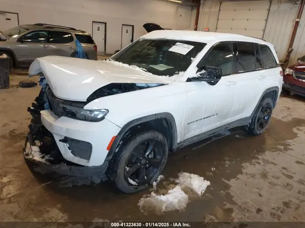 1C4RJHAG8RC699548 2024 JEEP GRAND CHEROKEE - Image 2