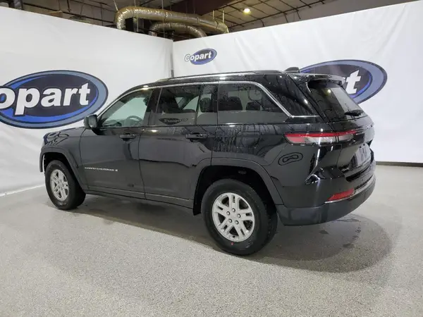 1C4RJHAG8RC715733 2024 JEEP GRAND CHEROKEE - Image 2