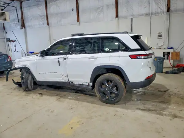 1C4RJHAG8SC301924 2025 JEEP GRAND CHEROKEE - Image 2