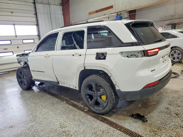 1C4RJHAG9PC553060 2023 JEEP GRAND CHEROKEE - Image 2