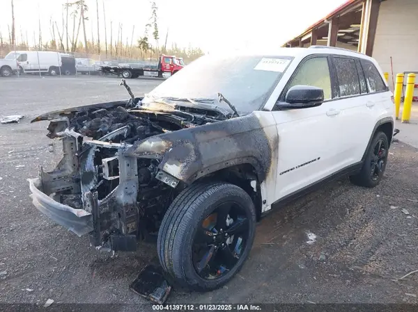 1C4RJHAG9PC568917 2023 JEEP GRAND CHEROKEE - Image 2