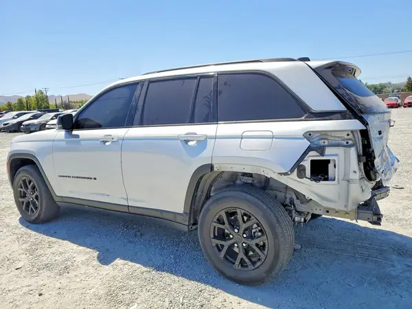 1C4RJHAG9R8952086 2024 JEEP GRAND CHEROKEE - Image 2