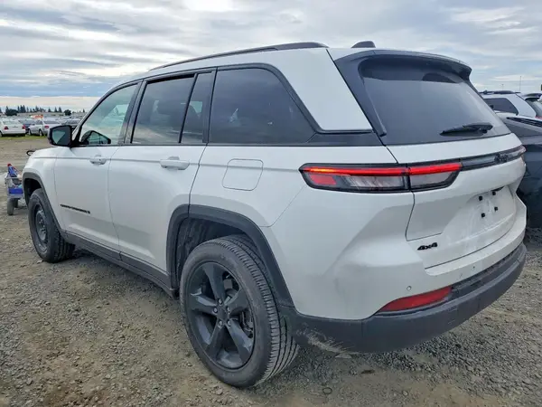 1C4RJHAGXPC556940 2023 JEEP GRAND CHEROKEE - Image 2