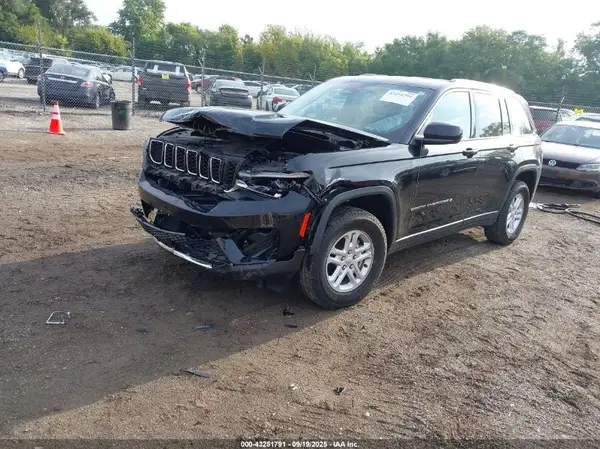 1C4RJHAGXPC607935 2023 JEEP GRAND CHEROKEE - Image 2