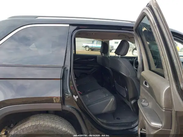 1C4RJHAGXPC607935 2023 JEEP GRAND CHEROKEE - Image 8