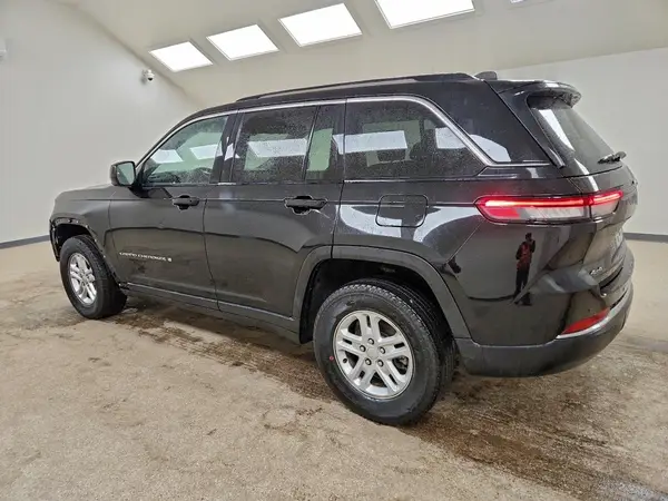 1C4RJHAGXPC653636 2023 JEEP GRAND CHEROKEE - Image 2