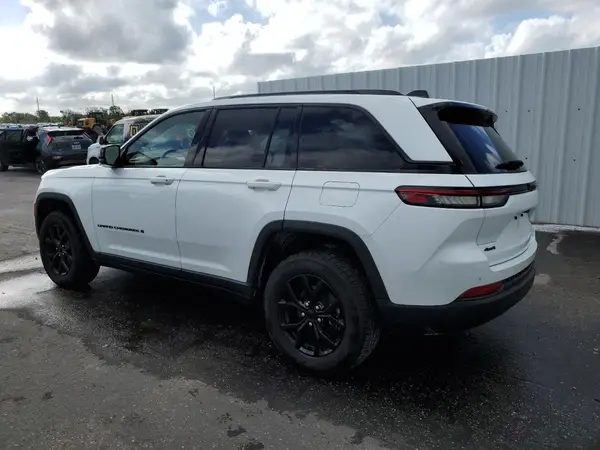 1C4RJHAGXR8520090 2024 JEEP GRAND CHEROKEE - Image 2
