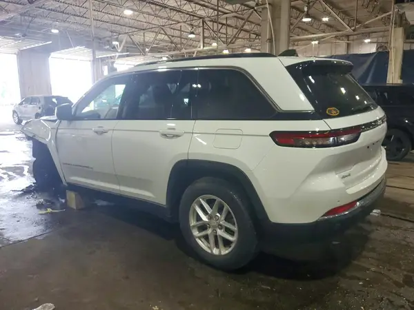 1C4RJHAGXR8571184 2024 JEEP GRAND CHEROKEE - Image 2