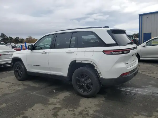 1C4RJHAGXR8936625 2024 JEEP GRAND CHEROKEE - Image 2