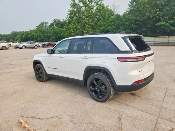 1C4RJHAGXR8944207 2024 JEEP GRAND CHEROKEE - Image 2
