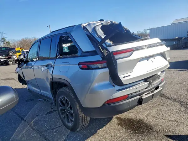 1C4RJHAGXSC325092 2025 JEEP GRAND CHEROKEE - Image 2