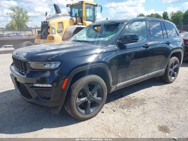 1C4RJHBG0PC512461 2023 JEEP GRAND CHEROKEE - Image 2