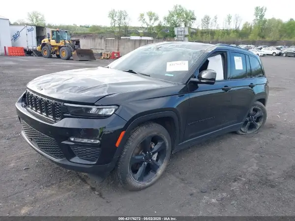 1C4RJHBG1PC506118 2023 JEEP GRAND CHEROKEE - Image 2