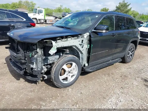 1C4RJHBG2P8900035 2023 JEEP GRAND CHEROKEE - Image 2