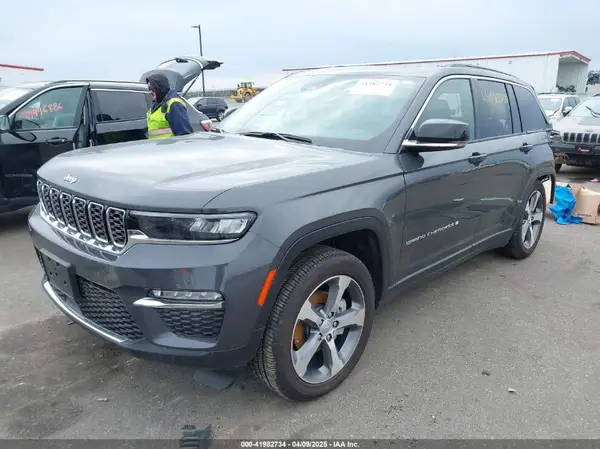 1C4RJHBG2RC162673 2024 JEEP GRAND CHEROKEE - Image 2