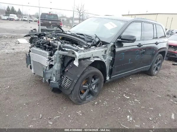 1C4RJHBG3P8844297 2023 JEEP GRAND CHEROKEE - Image 2