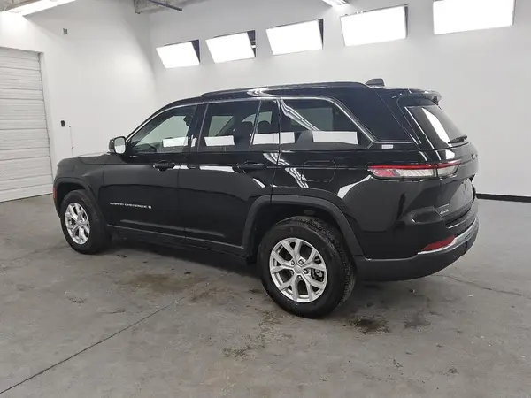 1C4RJHBG3PC528539 2023 JEEP GRAND CHEROKEE - Image 2