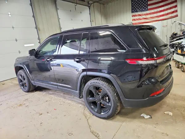 1C4RJHBG3PC559564 2023 JEEP GRAND CHEROKEE - Image 2