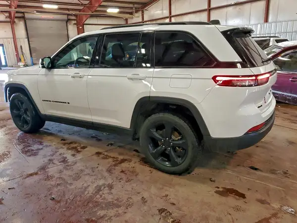 1C4RJHBG3PC565915 2023 JEEP GRAND CHEROKEE - Image 2