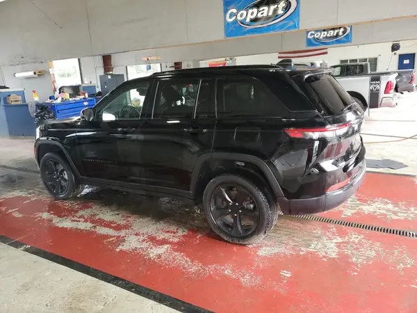 1C4RJHBG4PC502564 2023 JEEP GRAND CHEROKEE - Image 2