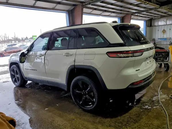 1C4RJHBG4PC528825 2023 JEEP GRAND CHEROKEE - Image 2