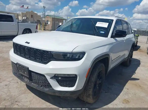 1C4RJHBG5P8779727 2023 JEEP GRAND CHEROKEE - Image 2