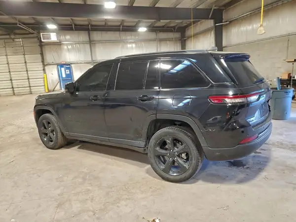 1C4RJHBG5PC528977 2023 JEEP GRAND CHEROKEE - Image 2