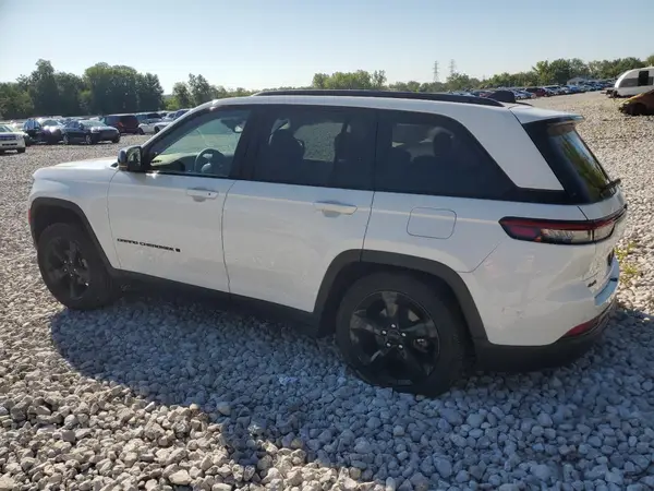 1C4RJHBG5PC562417 2023 JEEP GRAND CHEROKEE - Image 2