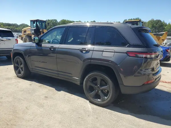 1C4RJHBG6PC560434 2023 JEEP GRAND CHEROKEE - Image 2